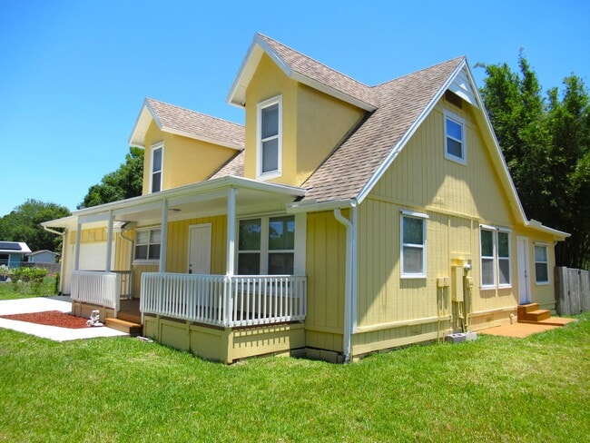Building Photo - 5310 Palm Dr