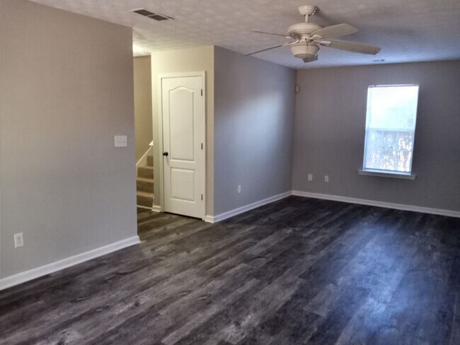 Building Photo - 3/2 with Large Bonus Room  - Split level home with large backyard