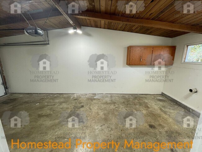 Building Photo - 672