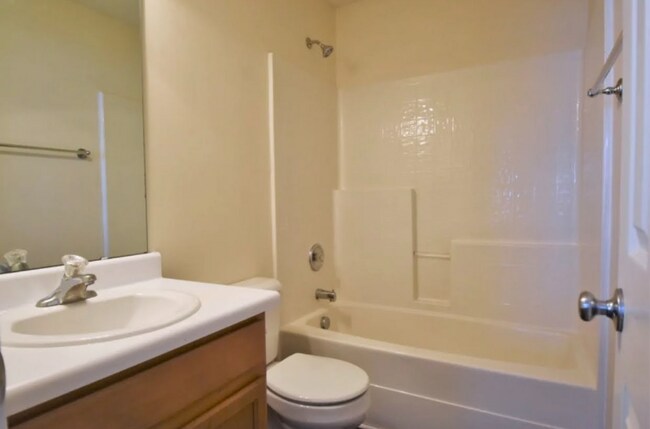 Building Photo - 305 Cline Falls Dr