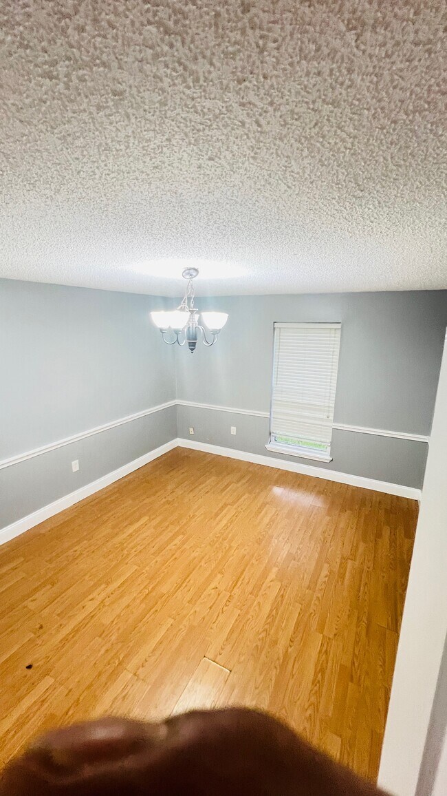 Building Photo - 888 Legion Dr