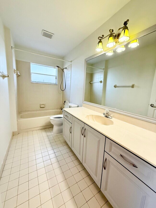 Building Photo - 5609 Descartes Cir