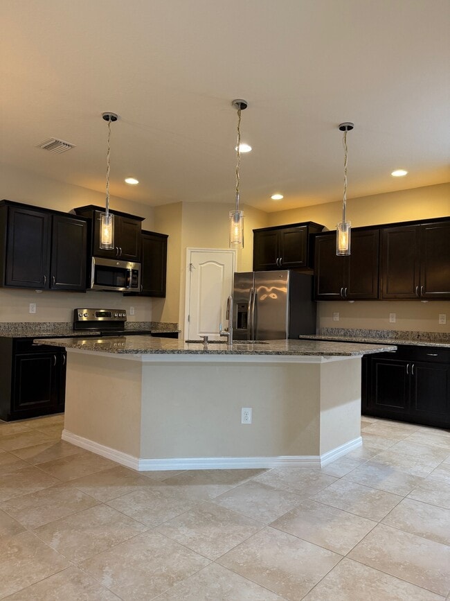 Building Photo - 32982 Windelstraw Dr