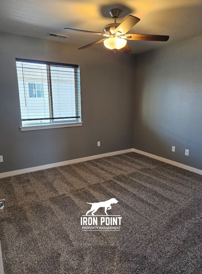 Building Photo - 3bed/2.5 bath Townhome in Boise w/2 Car Garage, Community Pool & Fitness Center