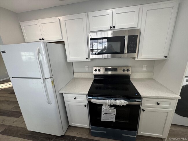 Building Photo - 81 Oakside Rd