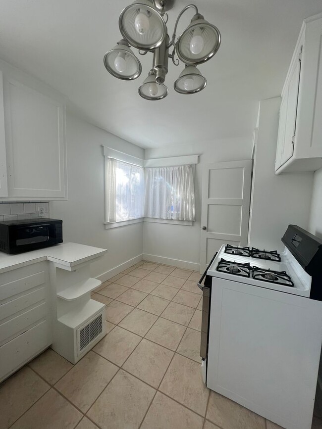 Building Photo - Recently Renovated Provo Home