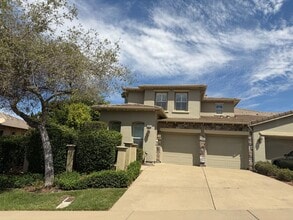 Building Photo - 3 bedroom Serrano home with view