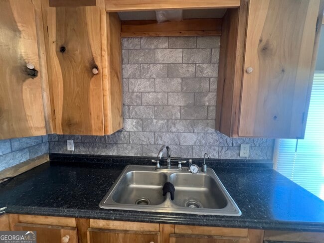 Building Photo - 1425 Dowdy Rd