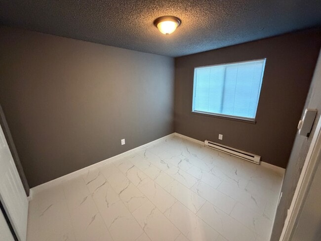 Building Photo - 15 N Sheppard Pl