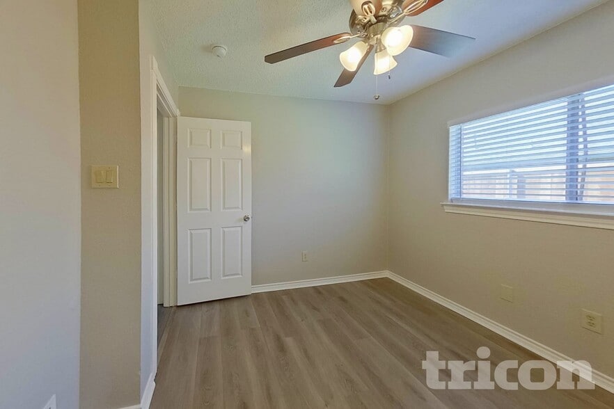 Building Photo - 1402 Baker Dr