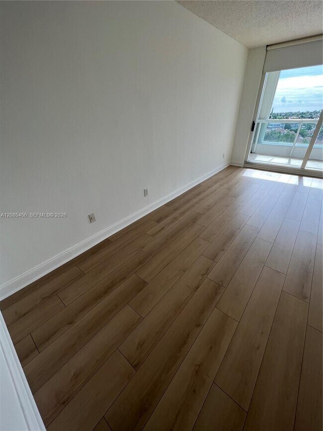 Building Photo - 21055 Yacht Club Dr