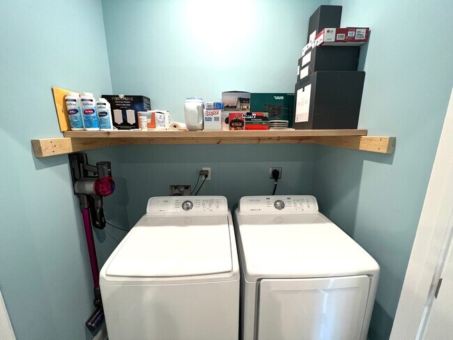 Building Photo - Furnished & All Inclusive Rental with Lake...