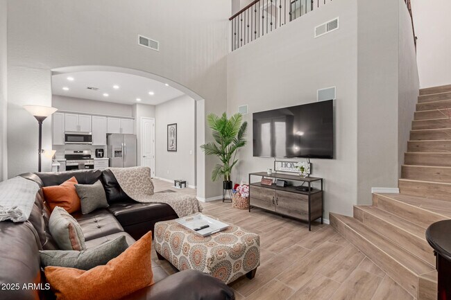 Building Photo - 1367 S Country Club Dr