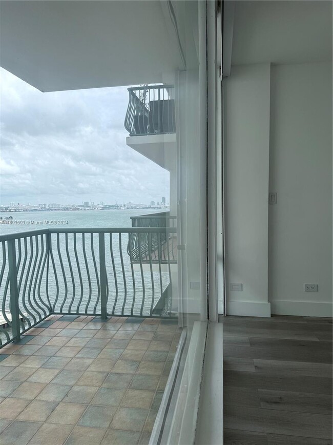 Building Photo - 1408 Brickell Bay Dr