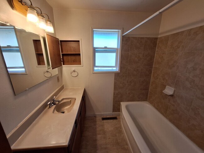 Building Photo - 5867 Madrona Dr
