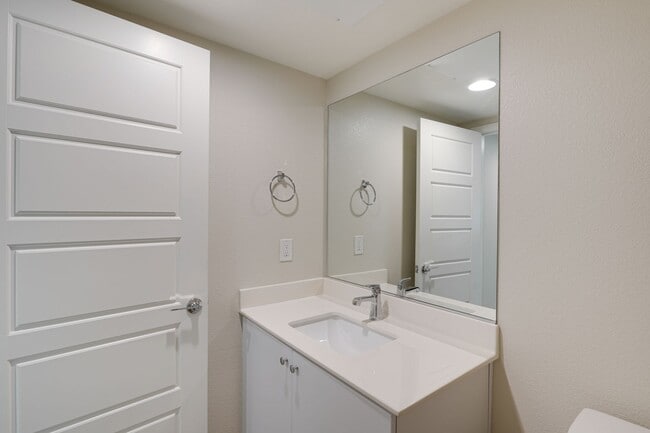 Building Photo - EXCEPTIONAL 2 BEDROOM HOME IN 89135