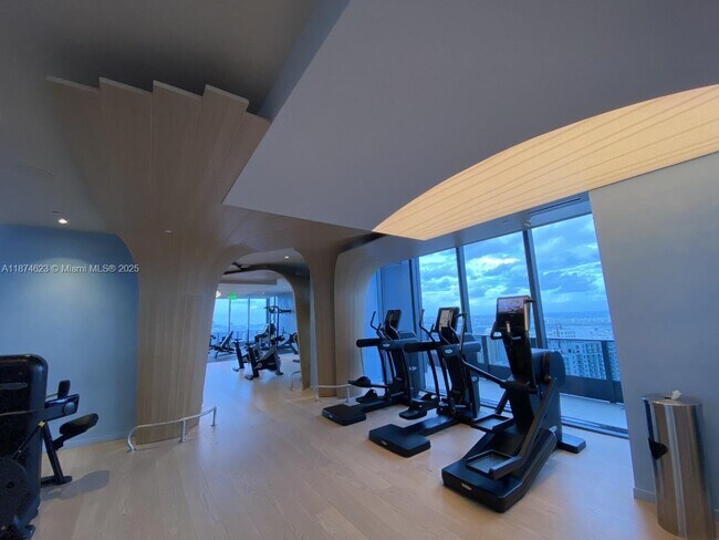 Building Photo - 1000 Brickell Plaza