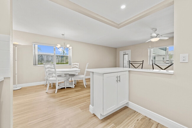 Building Photo - 723 Flanders Dr