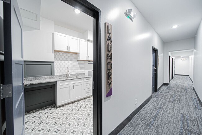 Building Photo - Fully Furnished 1 Bedroom in the heart of Short North!