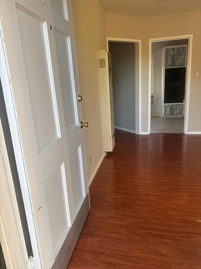 Building Photo - 1145 E Wilson Ave