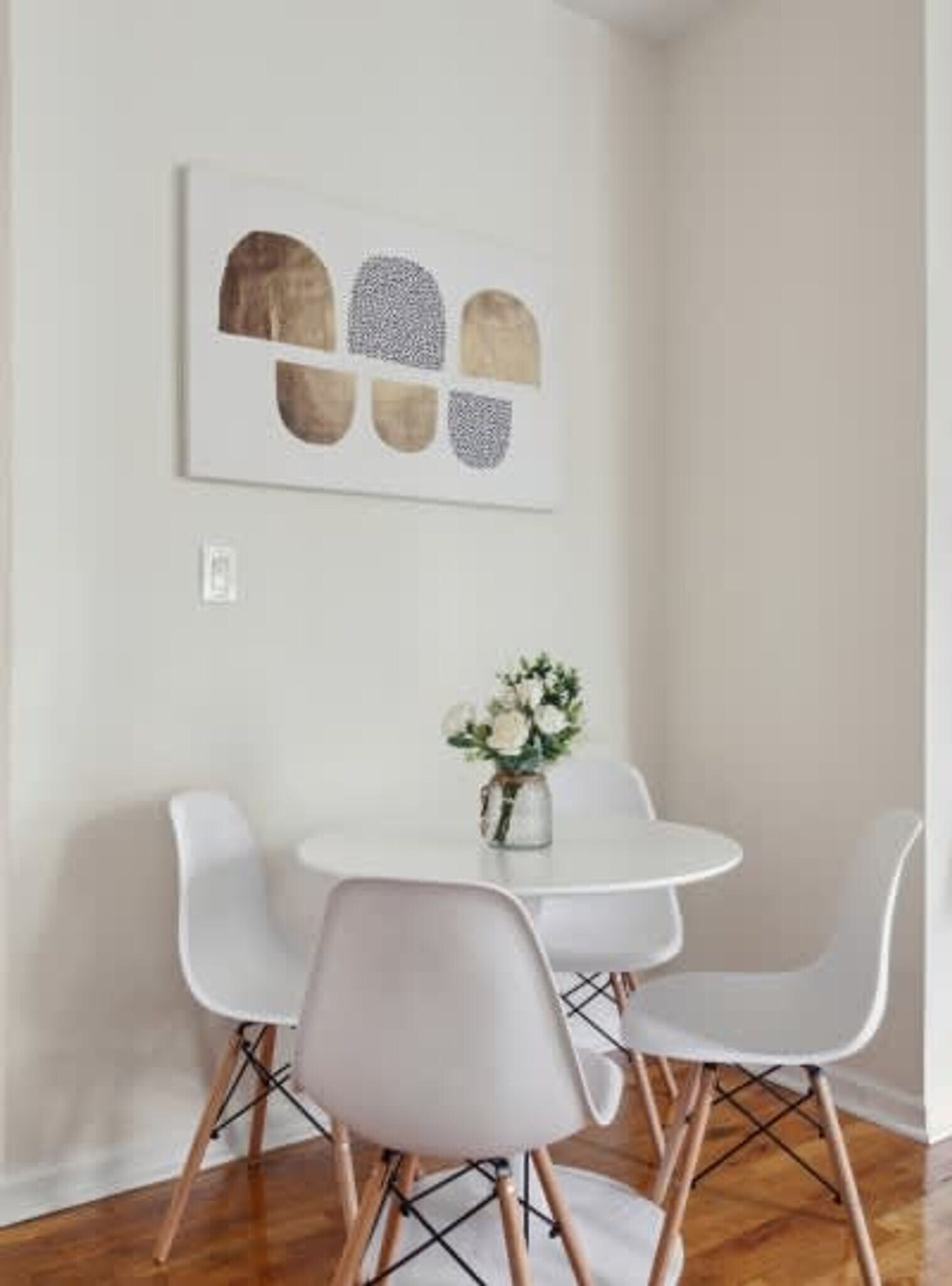 Building Photo - 300 E 69th St