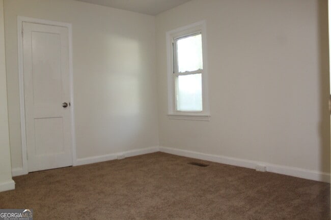 Building Photo - 1060 Cypress Dr