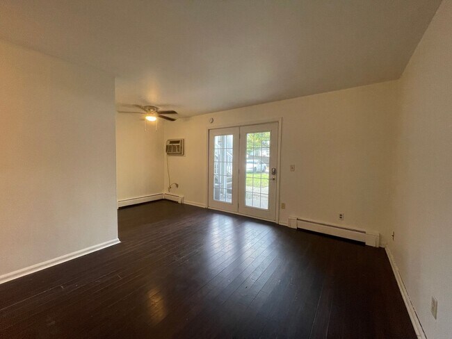 Building Photo - 2860 S 9th St