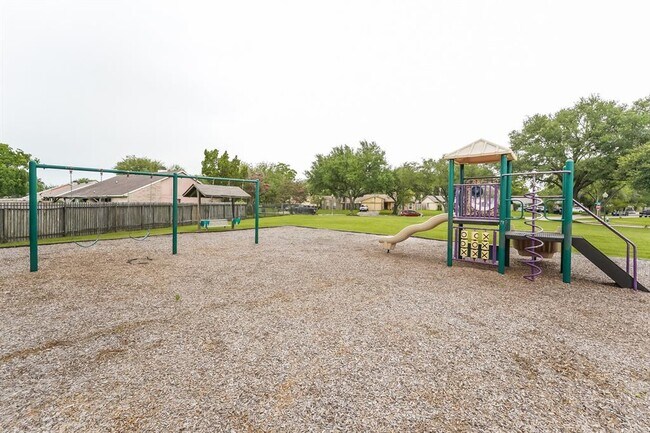 Building Photo - 15411 La Loma Dr