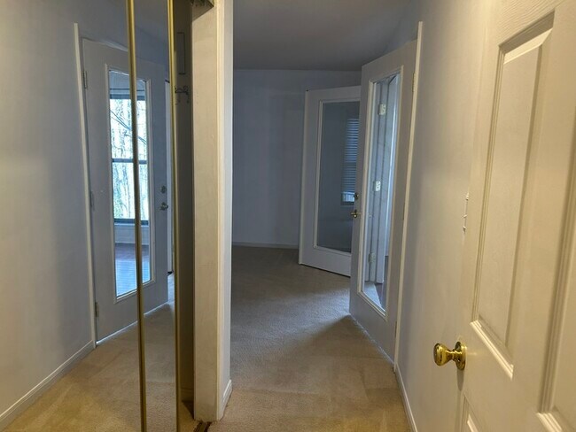 Building Photo - Move-in Ready Luxurious 2 bedroom, 2 bathroom affordable condo in Hoover, Alabama