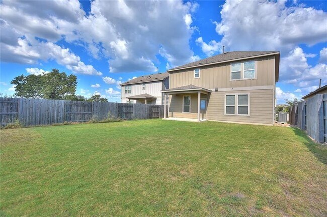 Building Photo - 204 Russet Trl