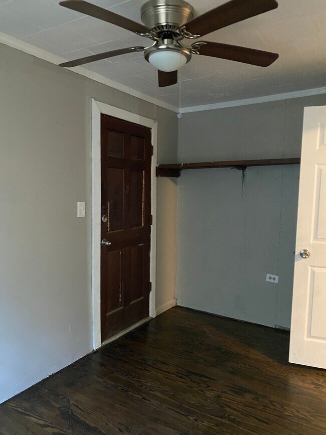 Building Photo - 2512 Crescent