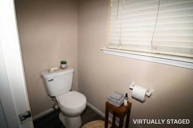 Building Photo - 1806 Cedarwood Ct