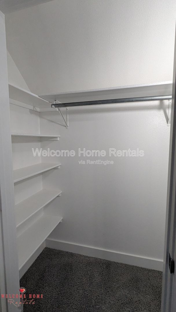 Building Photo - 4520 S Thompson Ave