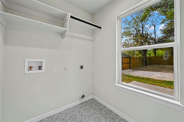 Building Photo - 2602 W Clarendon Dr