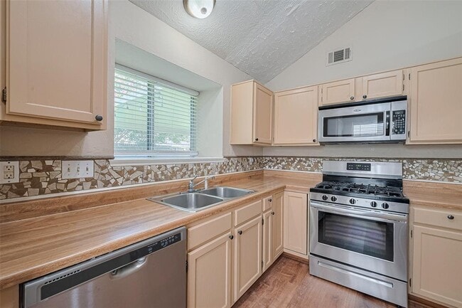 Building Photo - 6907 Yardley Dr