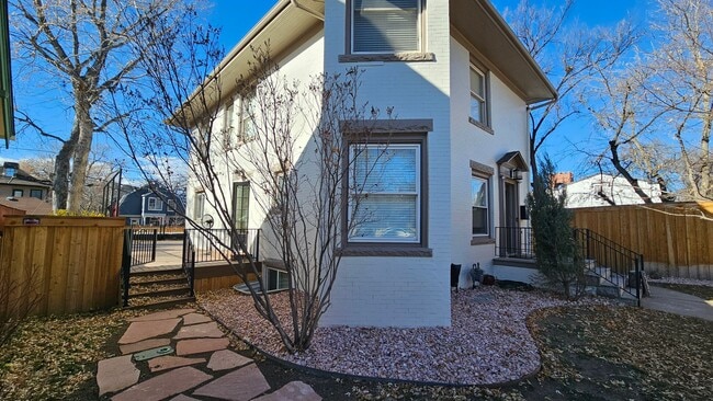 Building Photo - Modern Park Hill Home