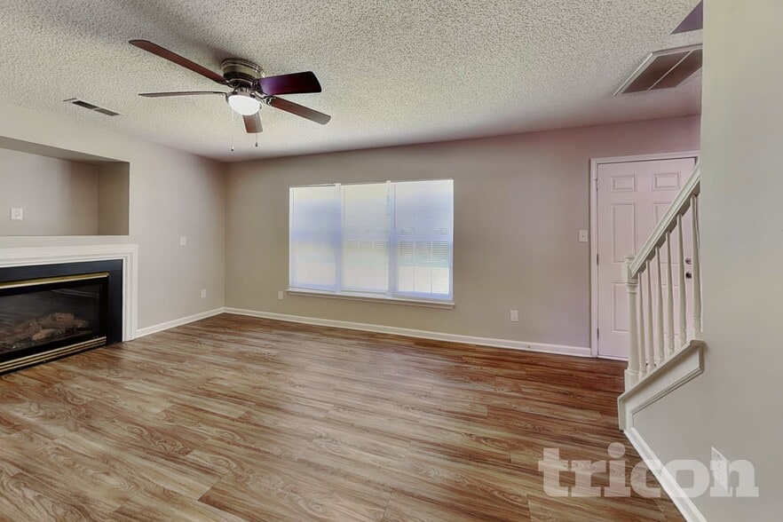 Building Photo - 4009 Far West Dr