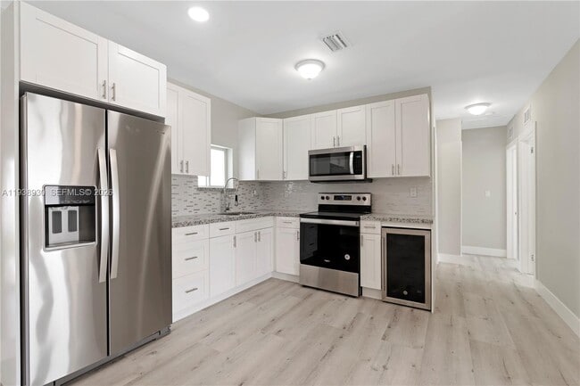 Building Photo - 2714 SW 36th Ave