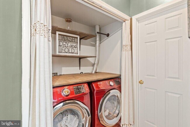 Building Photo - 10136 Pale Rose Loop
