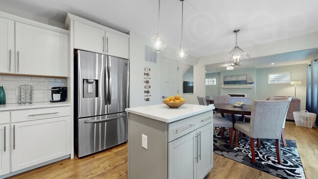 Building Photo - 720 Ravine Ln
