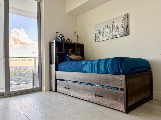 Building Photo - 2000 Metropica Wy