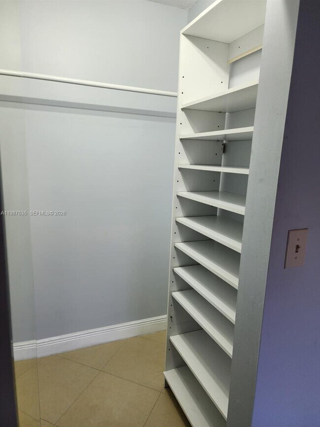 Building Photo - 537 N University Dr