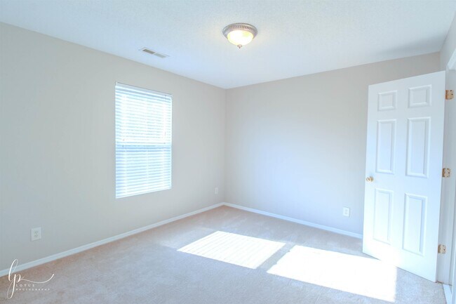 Building Photo - 2013 Laurel Oak Ct