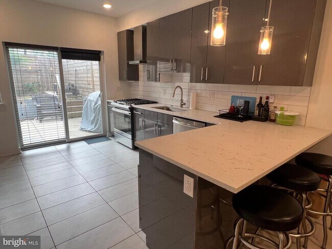 Building Photo - 1431 N 28th St