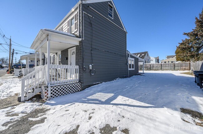 Building Photo - 8 Orchard St