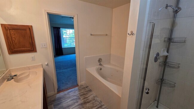 Building Photo - 10822 Glenora Dr