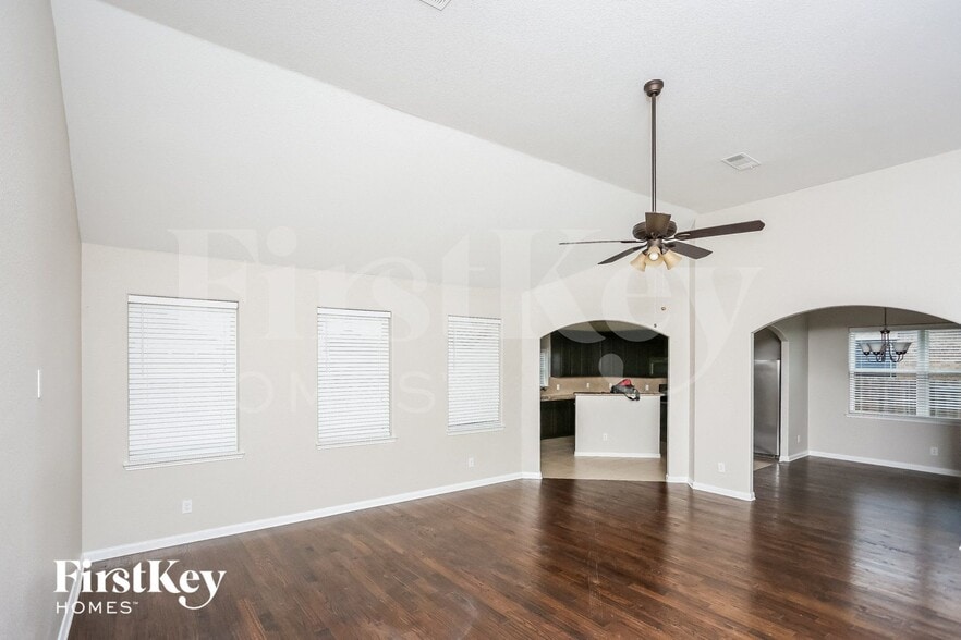 Building Photo - 202 Brook Ct