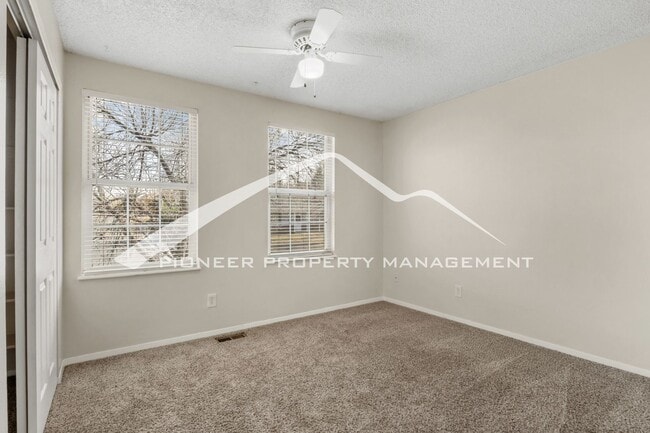 Building Photo - Huge Yard, Great Views, Perfect Location. ...