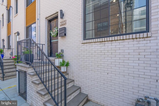 Building Photo - 3213 Chatham St