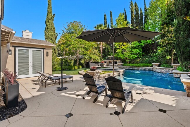 Building Photo - Luxury Living in San Clemente – 5 Bed, 3.5...